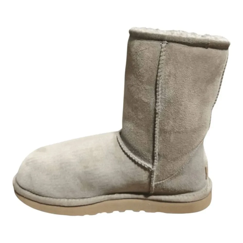 UGG Classic Short Waterproof Winter Boot Size 9